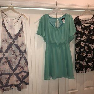 Juniors dresses , SZ M - Lot of 7 and 1 VEST , ver